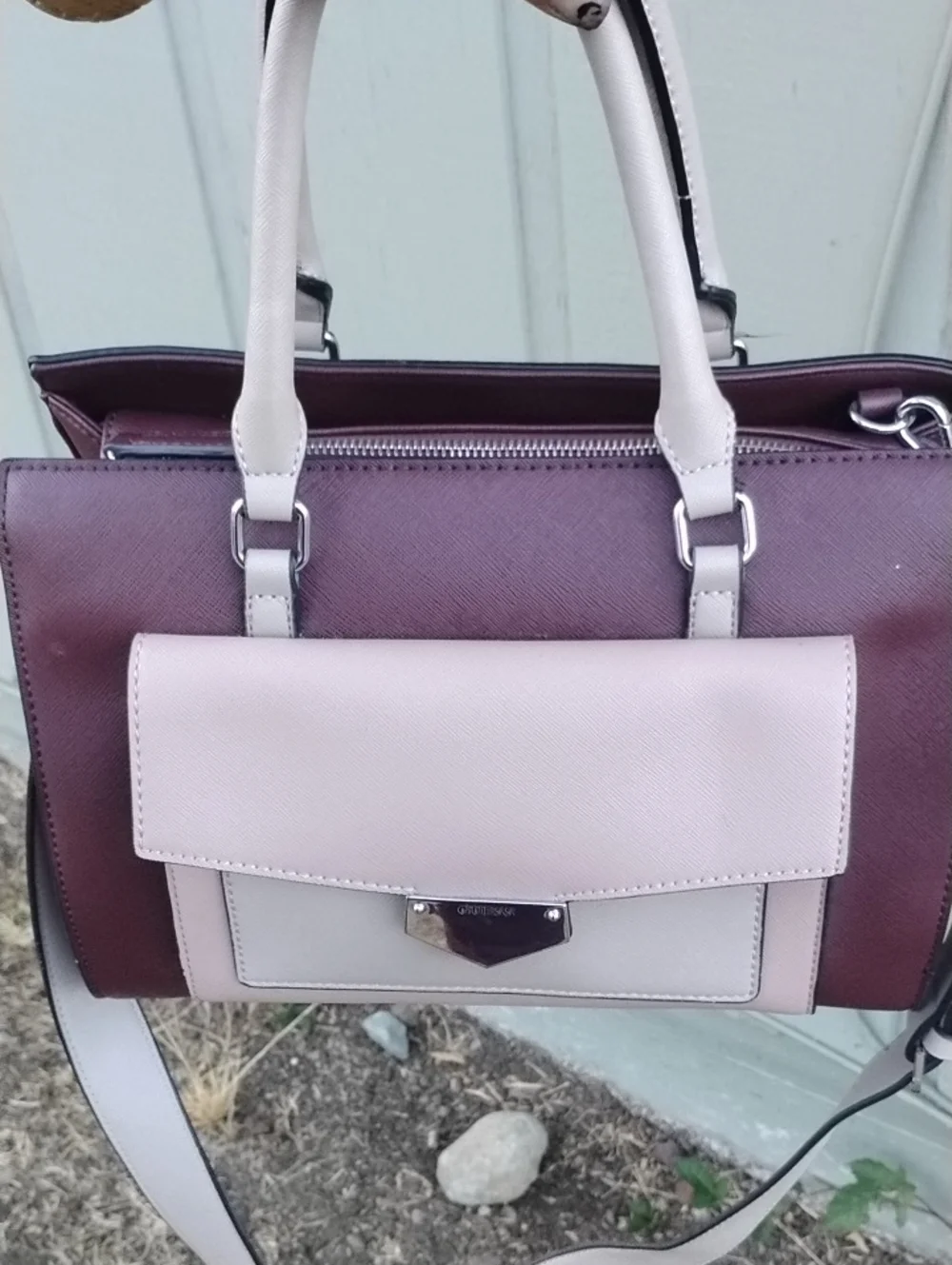 Guess elegant satchel